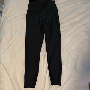 Never worn! ALO yoga 7/8 Airlift Leggings in Black. Size small